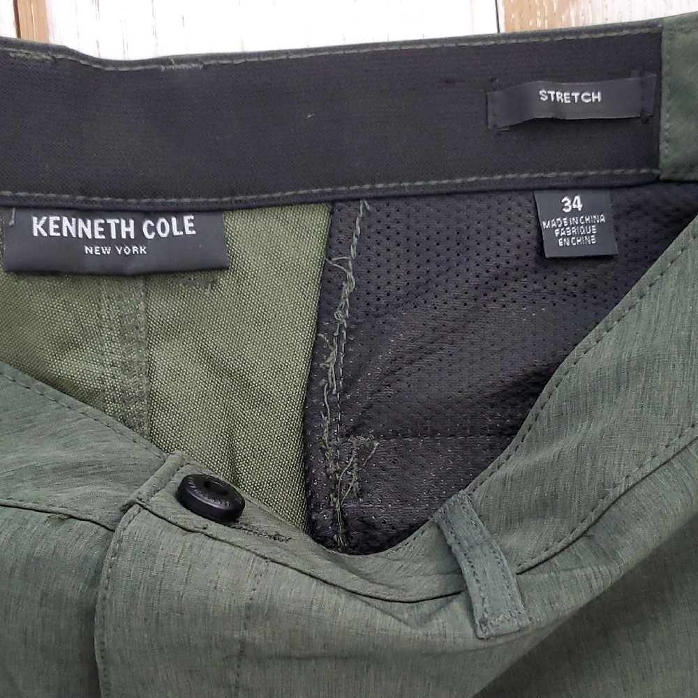 Kenneth Cole Reaction Olive Men's Flat Front Shorts - Picture 2 of 3